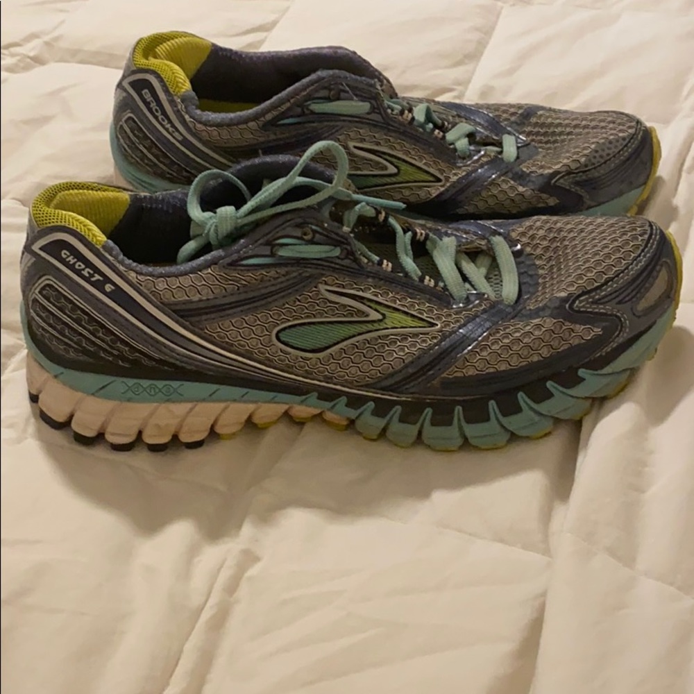 Brooks ghost running shoes